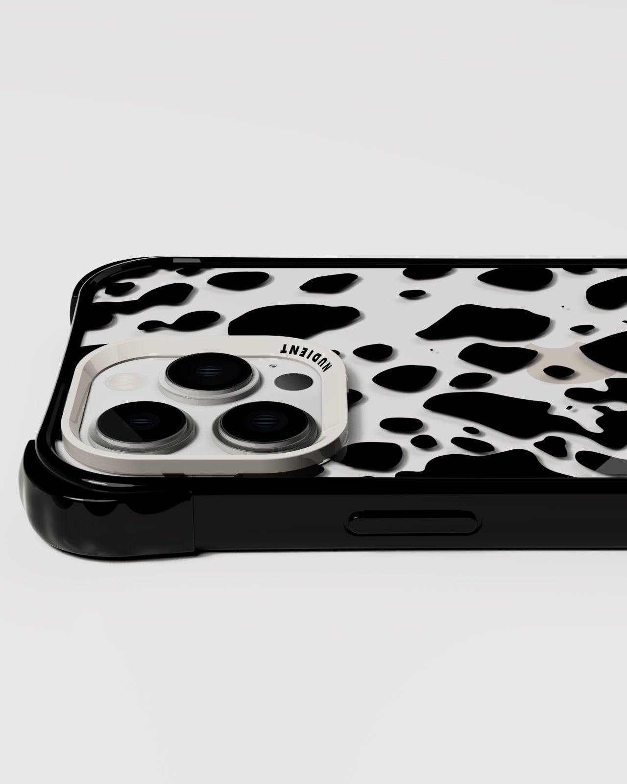 フォームでこぼこのケース