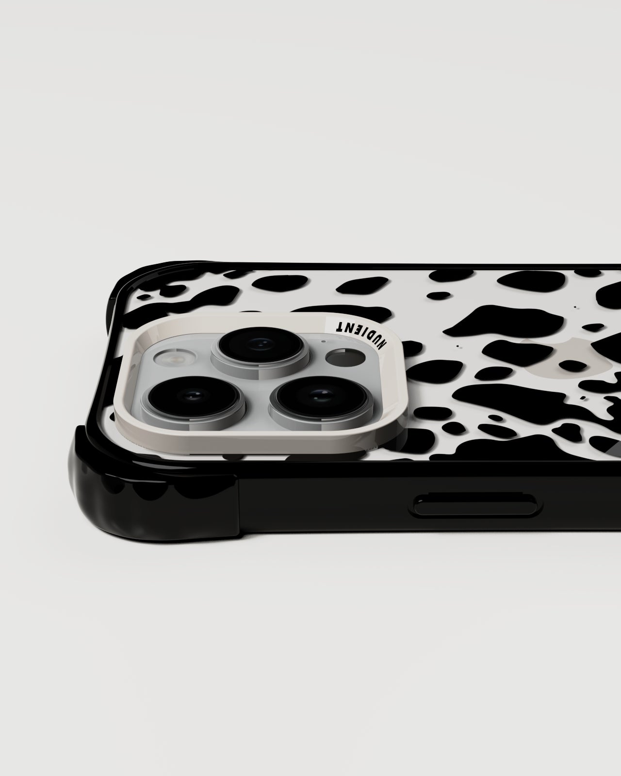 フォームでこぼこのケース