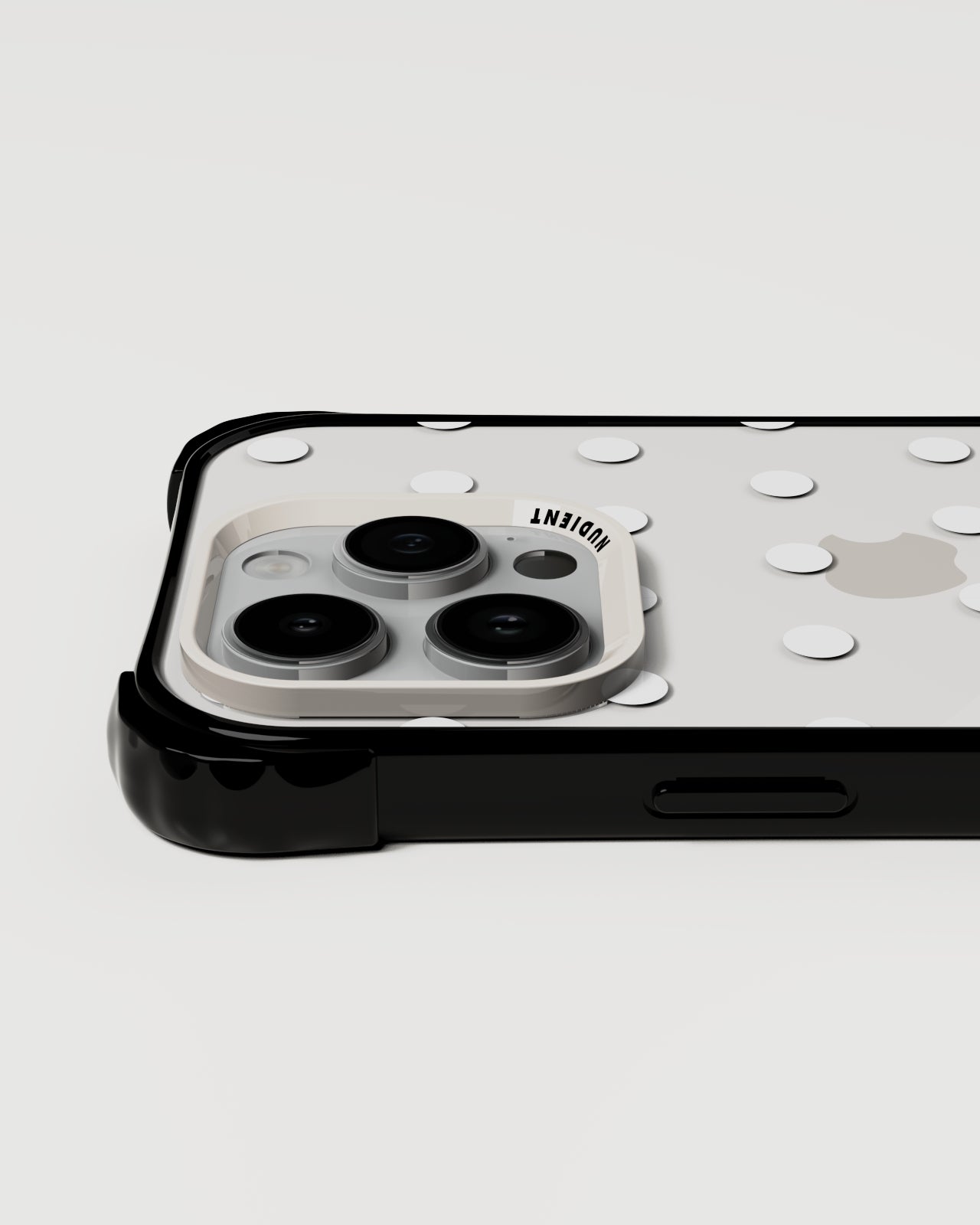 フォームでこぼこのケース