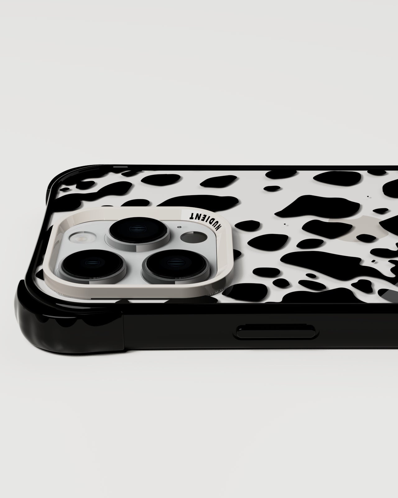 フォームでこぼこのケース